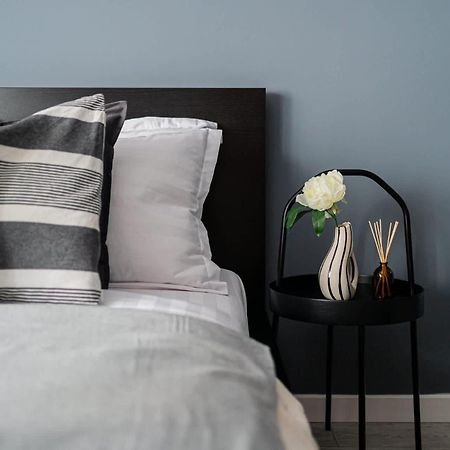 Chic Black & White 2Br Retreat On Dambovitei بوخارست المظهر الخارجي الصورة