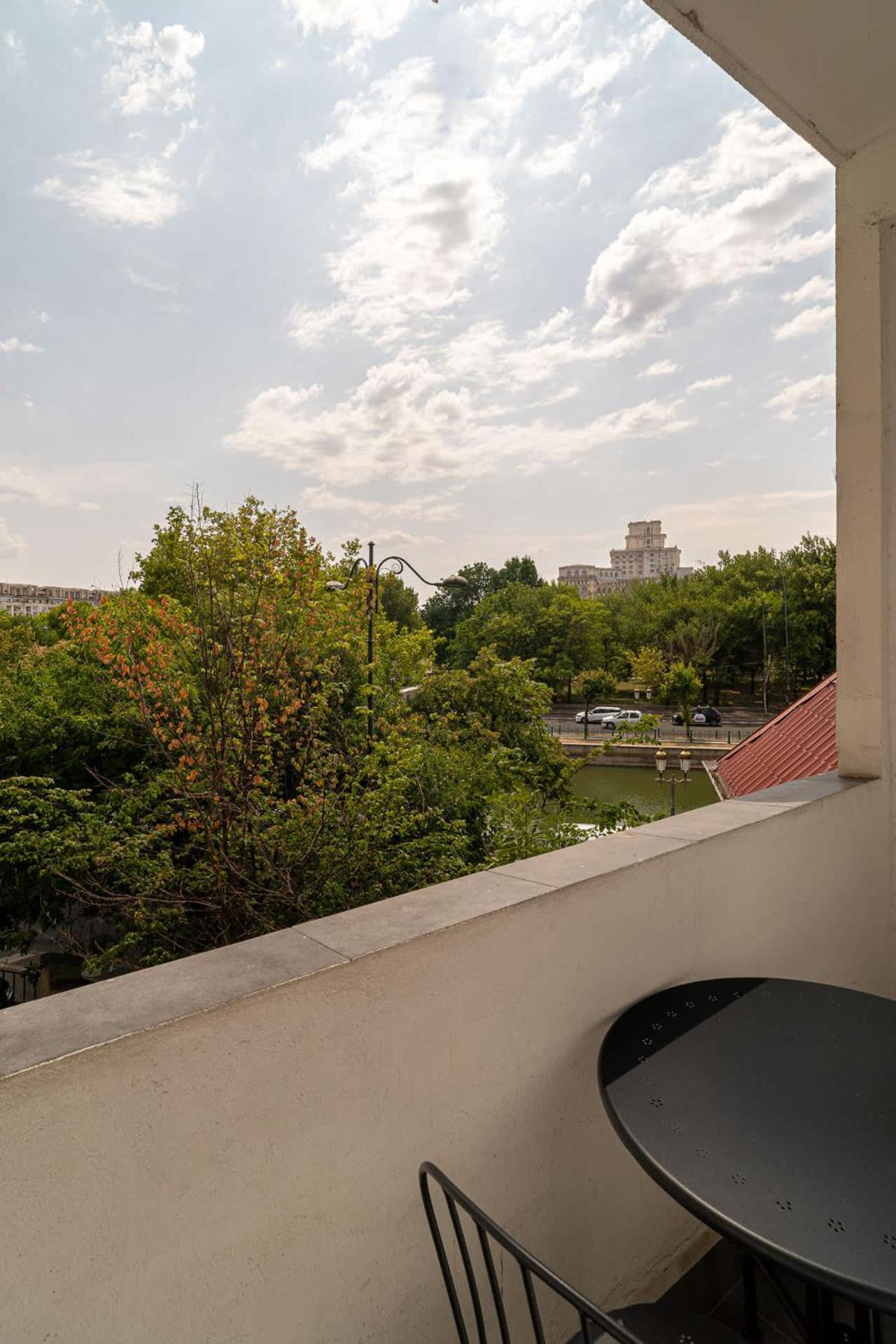 Chic Black & White 2Br Retreat On Dambovitei بوخارست المظهر الخارجي الصورة